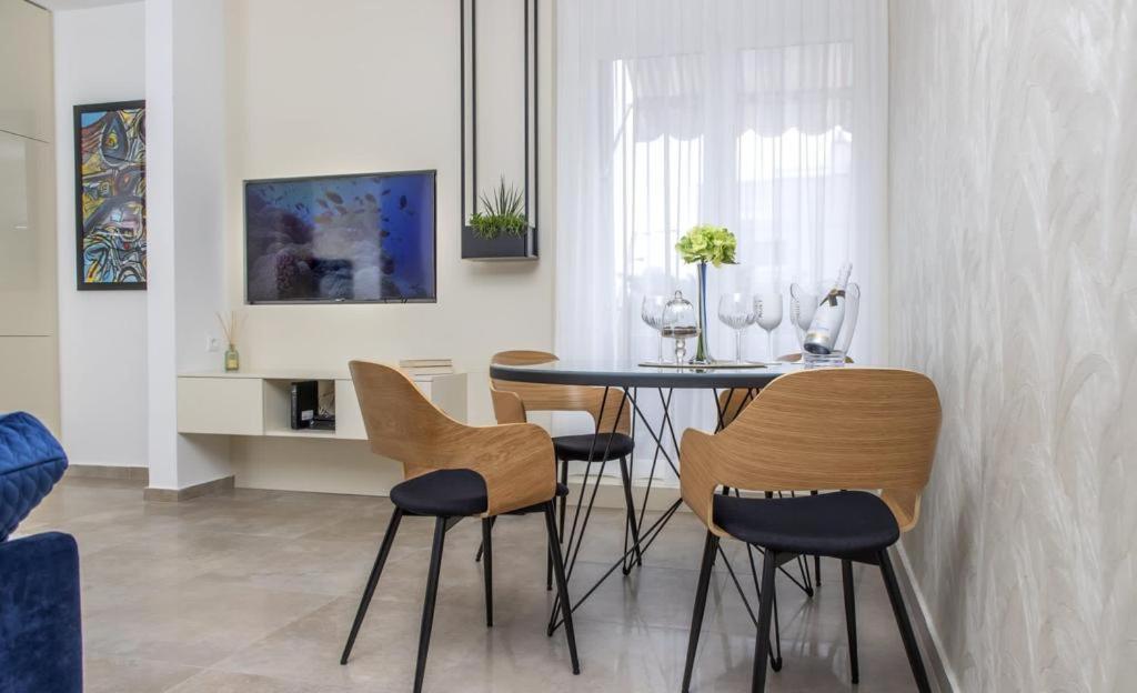 Ea Apartment *